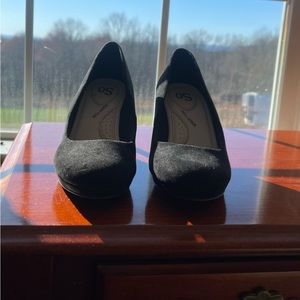 Women’s Mid wedge heel pump shoe